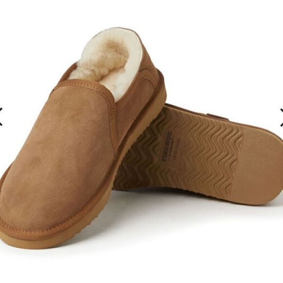 Men's Fireside by Dearfoams Hobart Genuine Shearling Closed Back Slipper,Unisex - Picture 1 of 13
